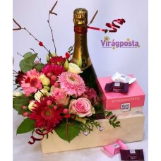 Pink, but not a dream! - Flower plate with champagne and chocolate L